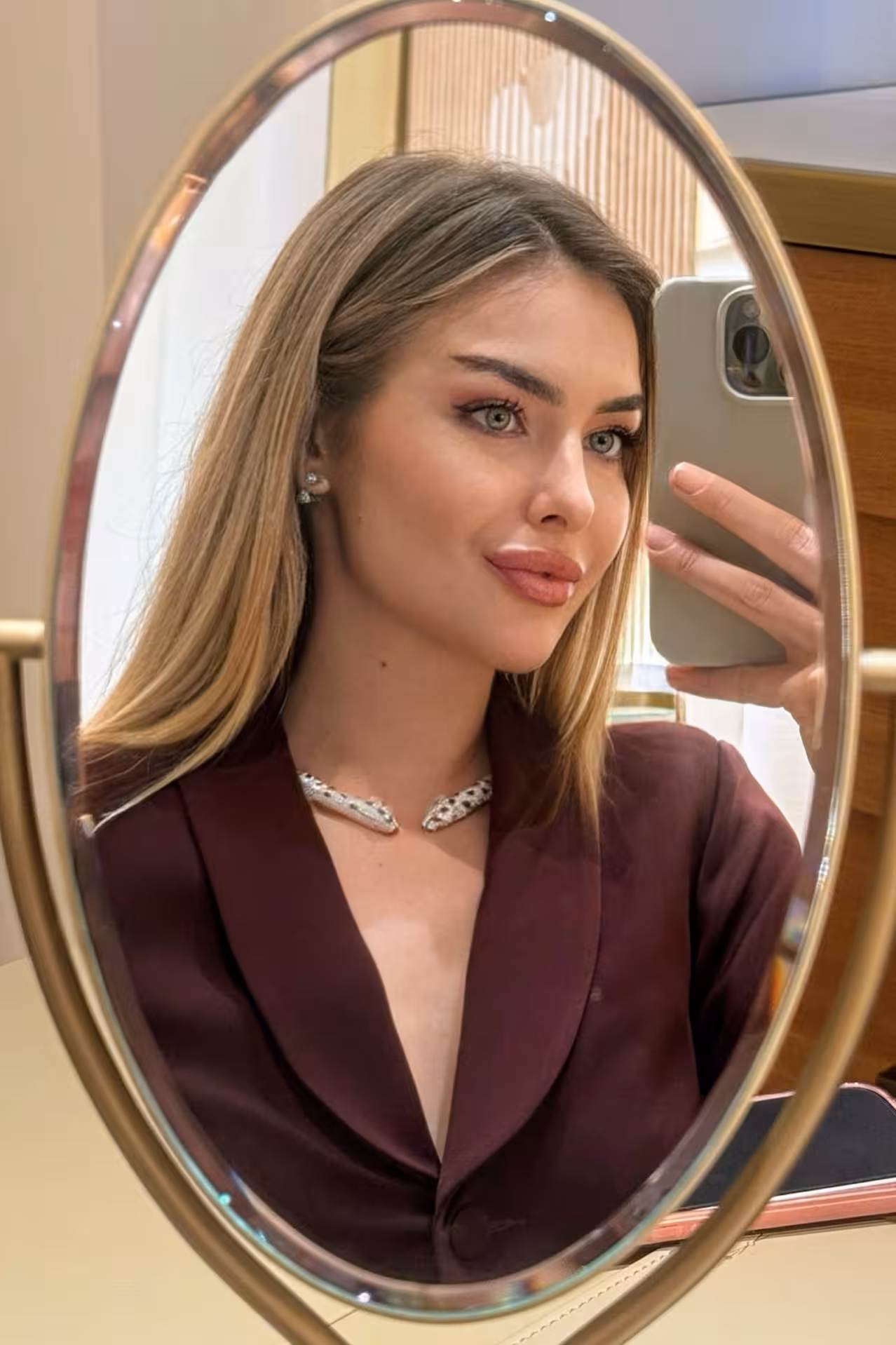 Victoria 33 Kyiv Ukraine Je cherche un homme pour un couple basé sur l'amour