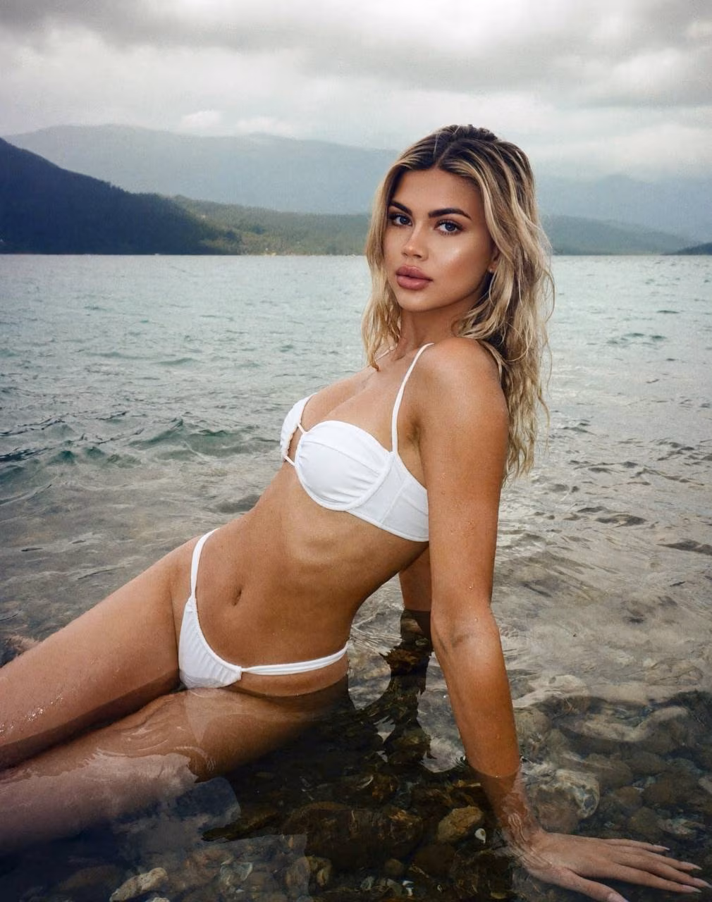 Daria 22 Kyiv Ukraine Cherche un partenaire pour un couple solide et aimant