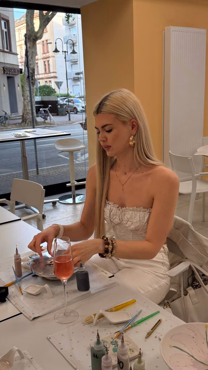 Daria 22 Kyiv Ukraine Cherche un partenaire pour un couple solide et aimant