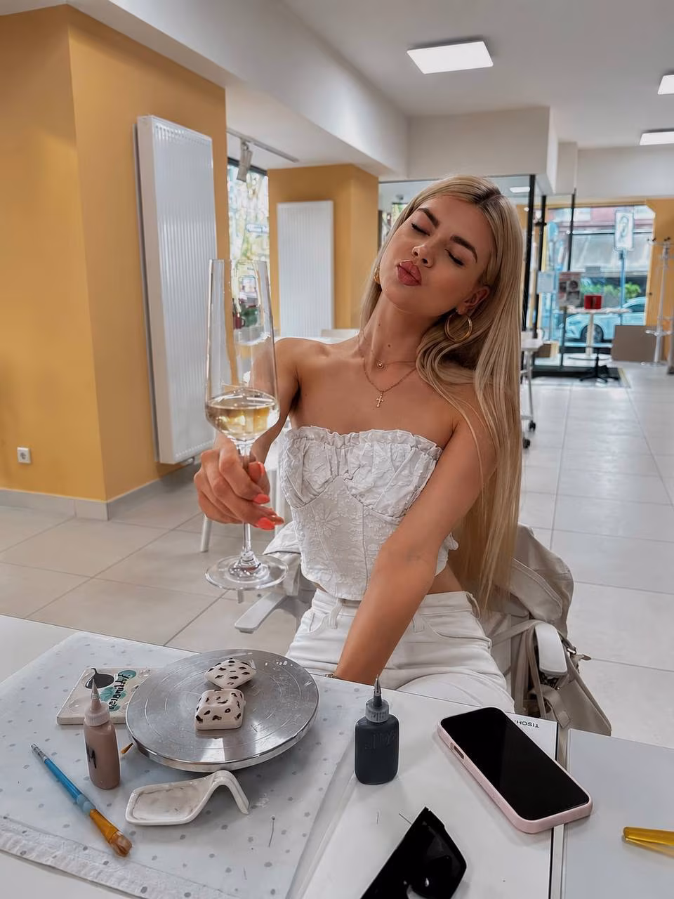 Daria 22 Kyiv Ukraine Cherche un partenaire pour un couple solide et aimant