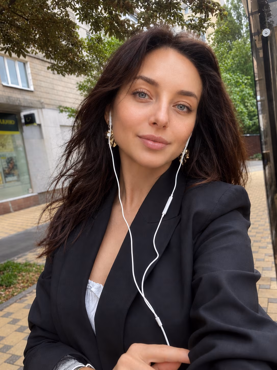 Anna 34 Kyiv  Ukraine Je cherche un homme pour un couple solide