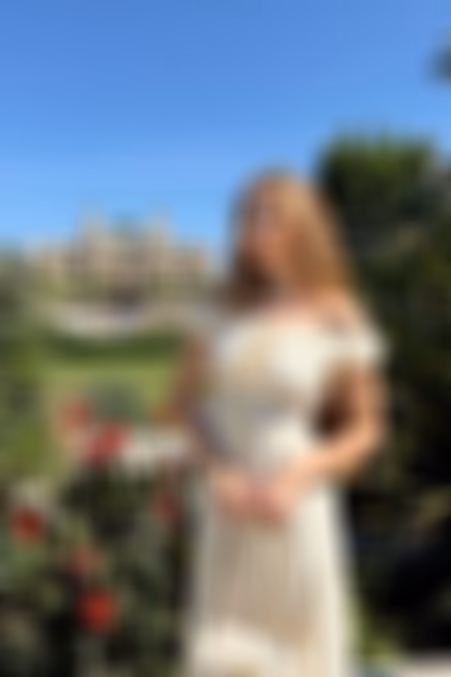 Yulia 23 Luxemburg city Luxembourg Je cherche un homme pour un couple équilibré