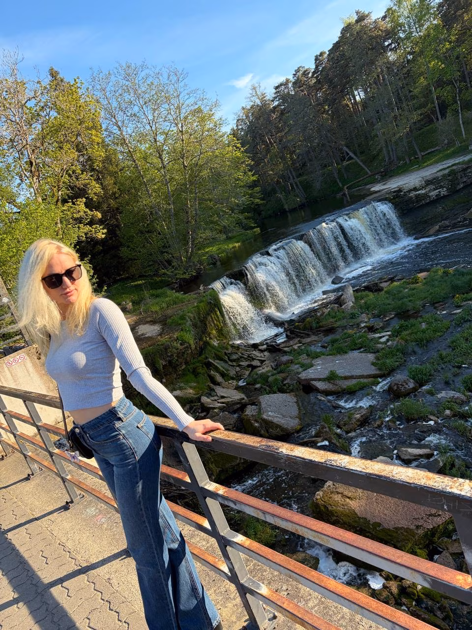 Iaroslava 42 Glukhov Ukraine Je cherche un homme pour un couple équilibré