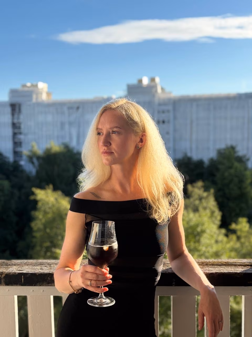 Iaroslava 42 Glukhov Ukraine Je cherche un homme pour un couple équilibré