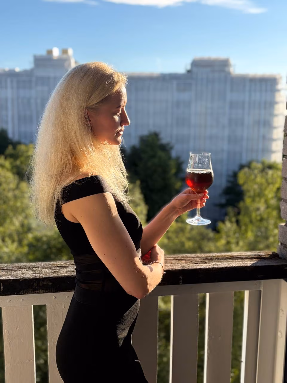 Iaroslava 42 Glukhov Ukraine Je cherche un homme pour un couple équilibré