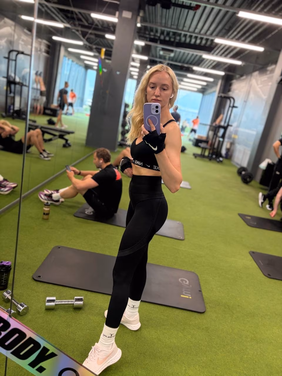 Iaroslava 42 Glukhov Ukraine Je cherche un homme pour un couple équilibré