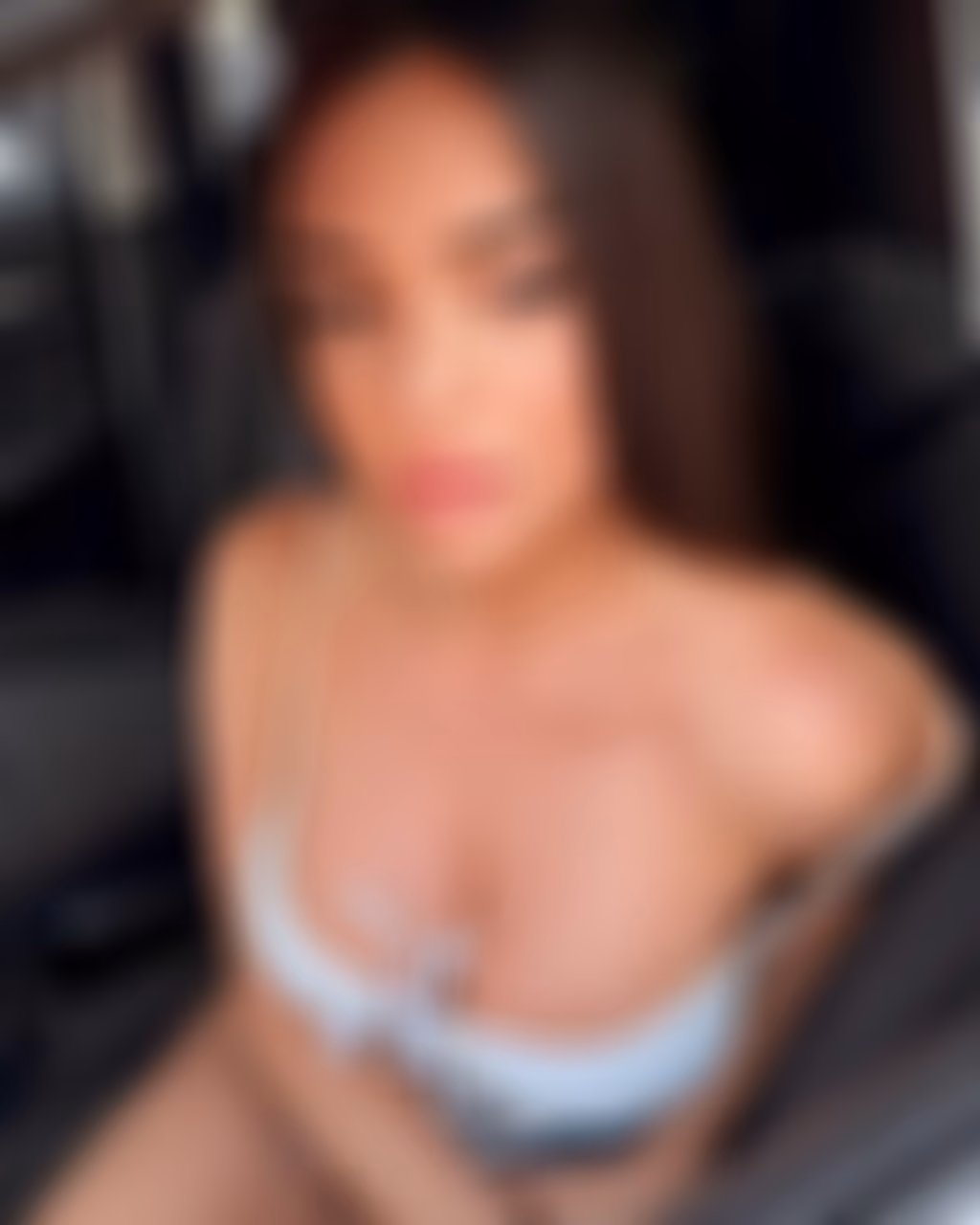 Tara 37 Bucharest Romania Je suis prête à m'engager dans une relation couple