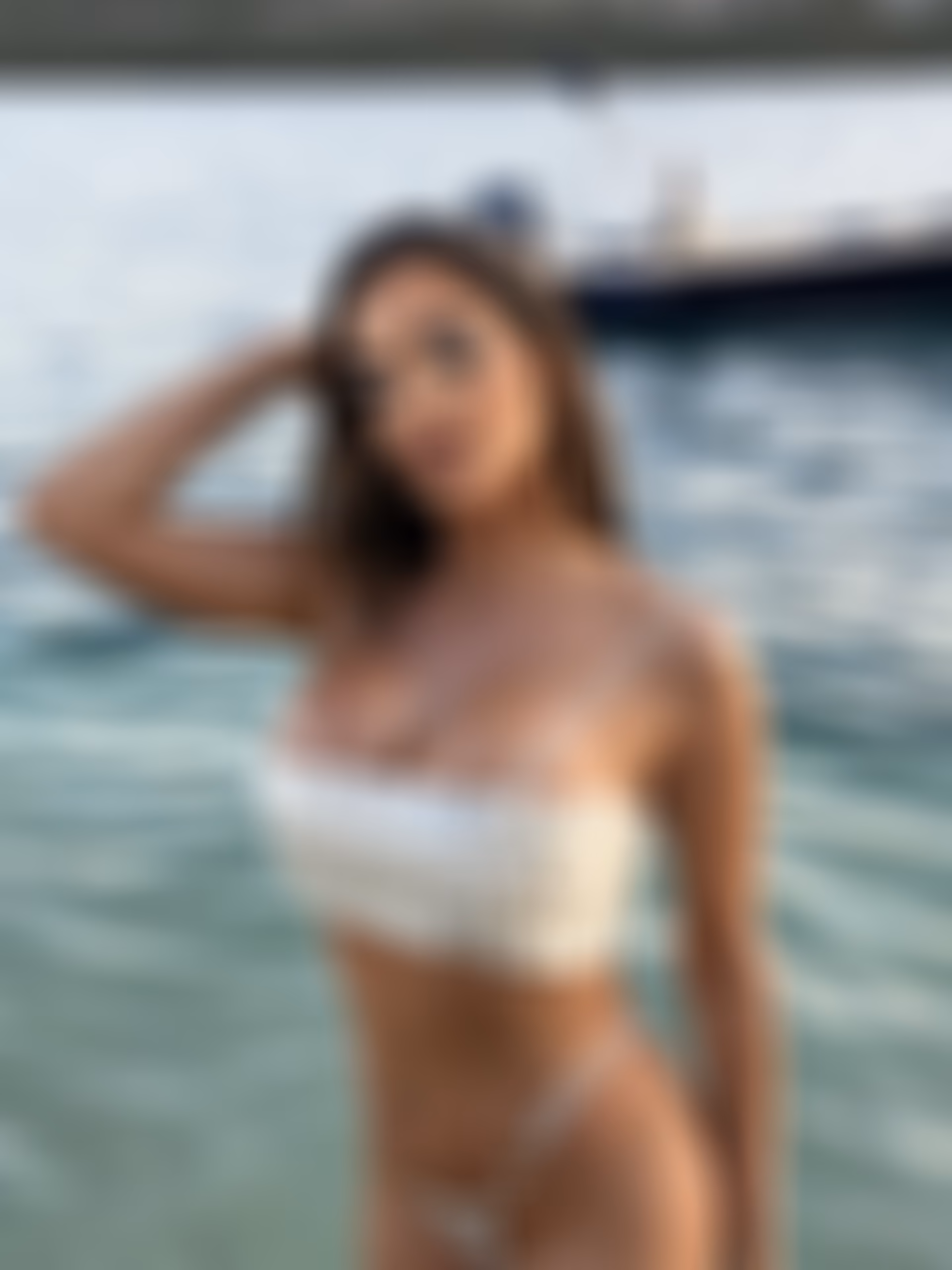 Tara 37 Bucharest Romania Je suis prête à m'engager dans une relation couple