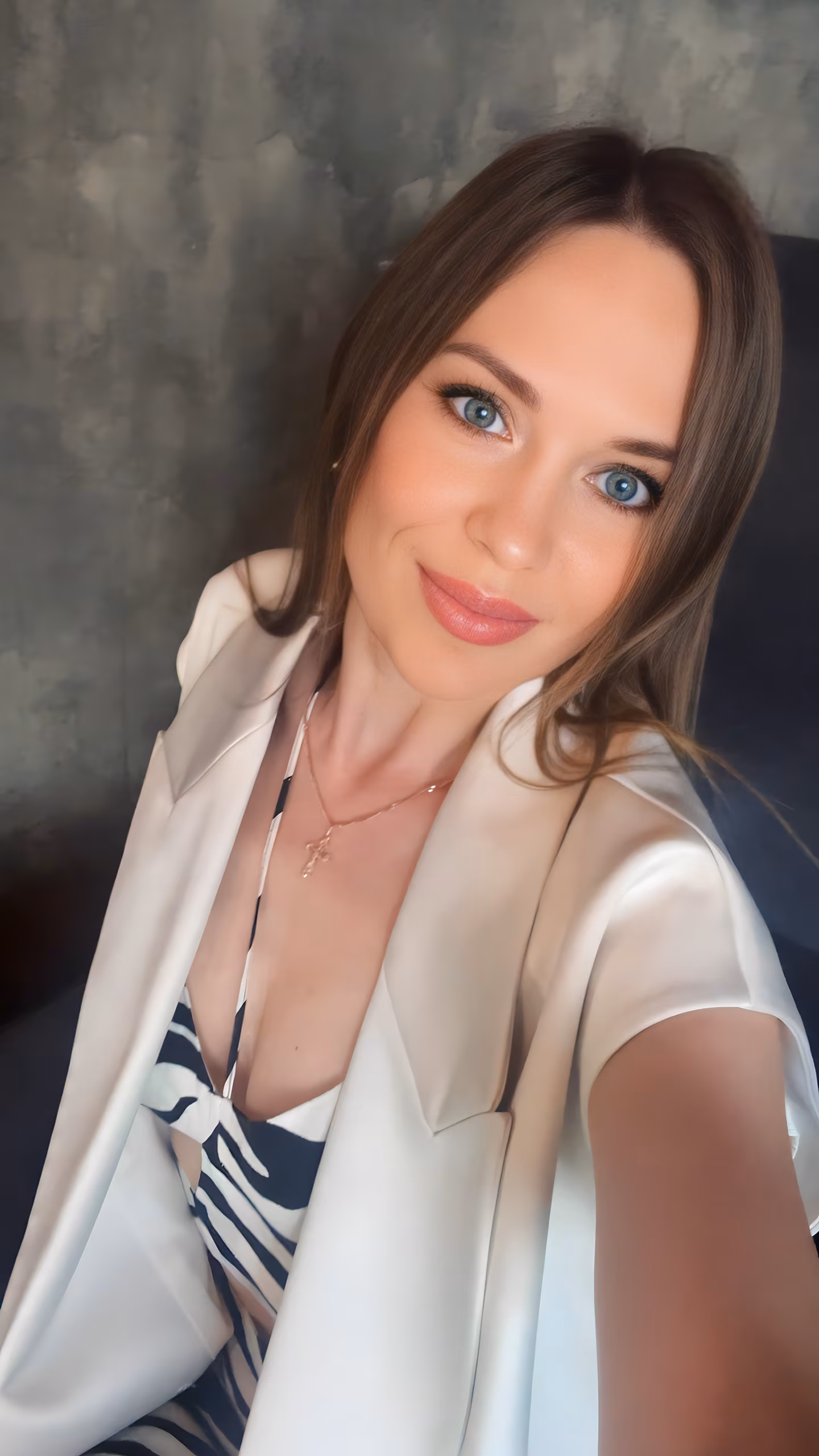 Yulia 40 Lutsk  Ukraine Je veux un couple avec une vraie communication