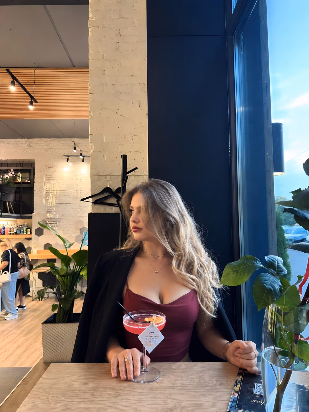Anita 22 Okhtyrka Ukraine Je veux un homme pour construire un couple solide