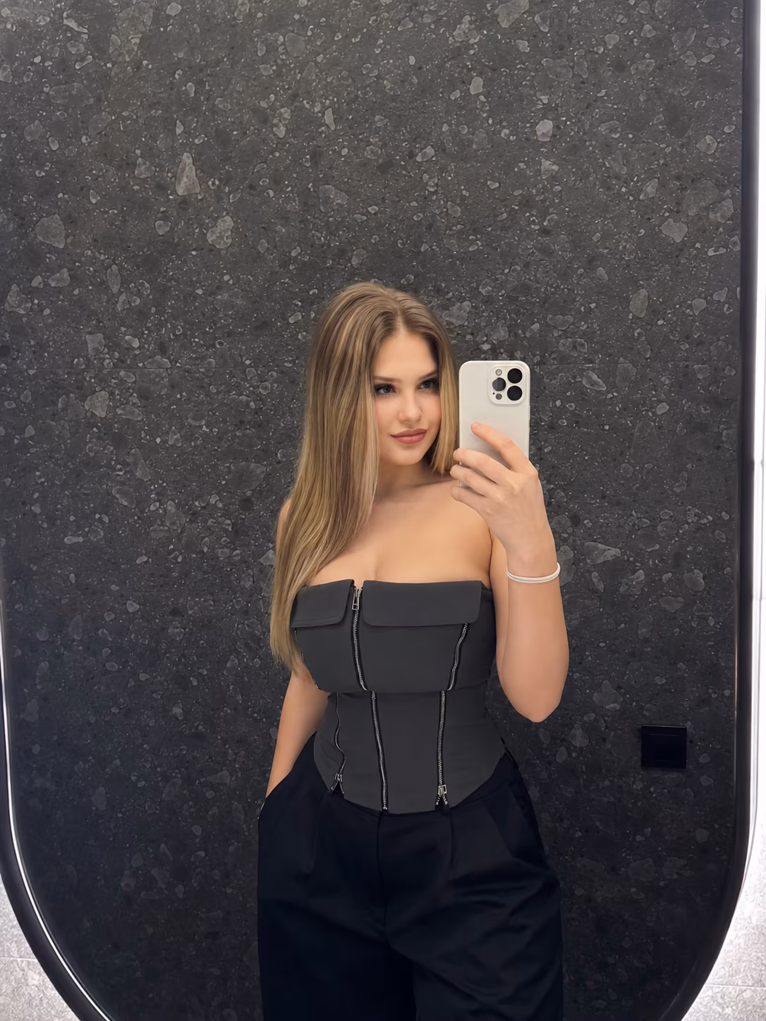 Anita 22 Okhtyrka Ukraine Je veux un homme pour construire un couple solide