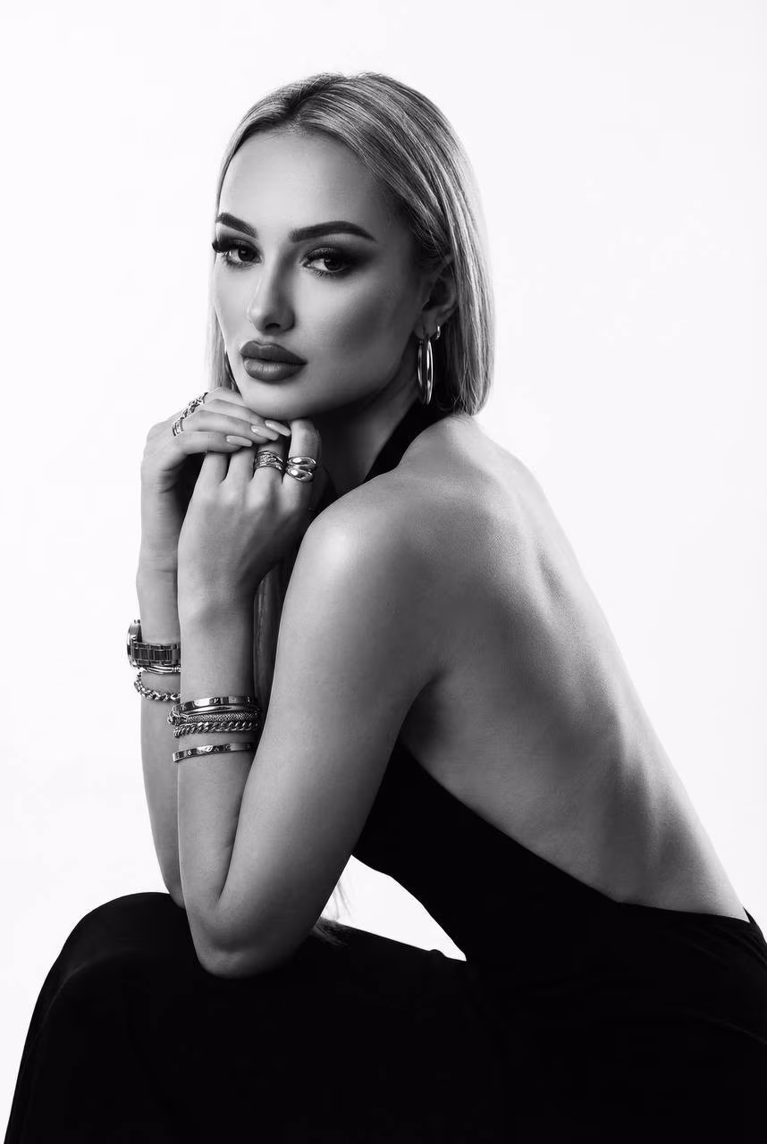 Anna 24 Ivano-Frankivsk Ukraine Je veux vivre en couple et être heureuse