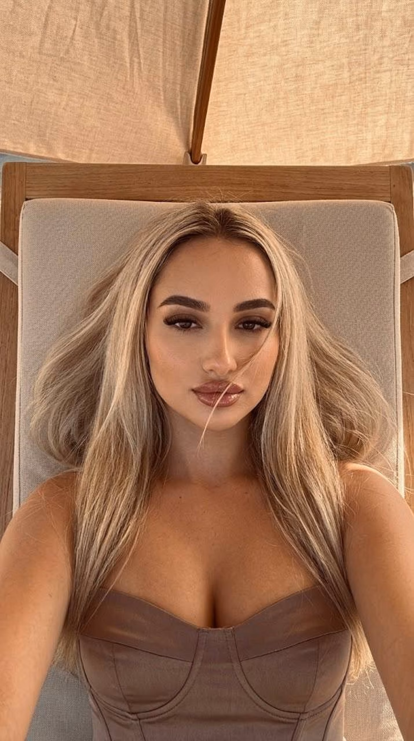 Anna 24 Ivano-Frankivsk Ukraine Je veux vivre en couple et être heureuse