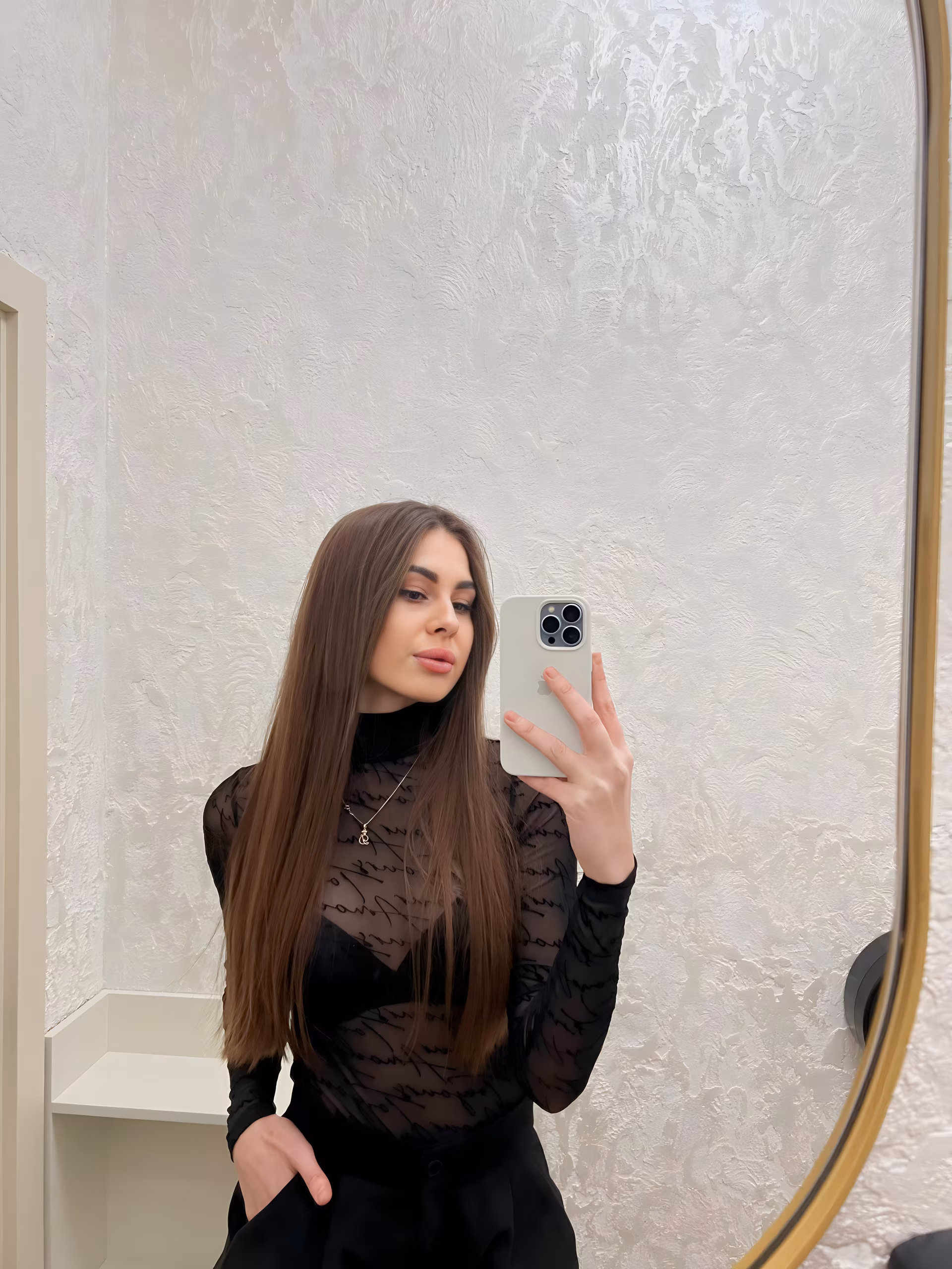Diana 25 Dnipro  Ukraine Prête à m'investir dans une belle relation de couple