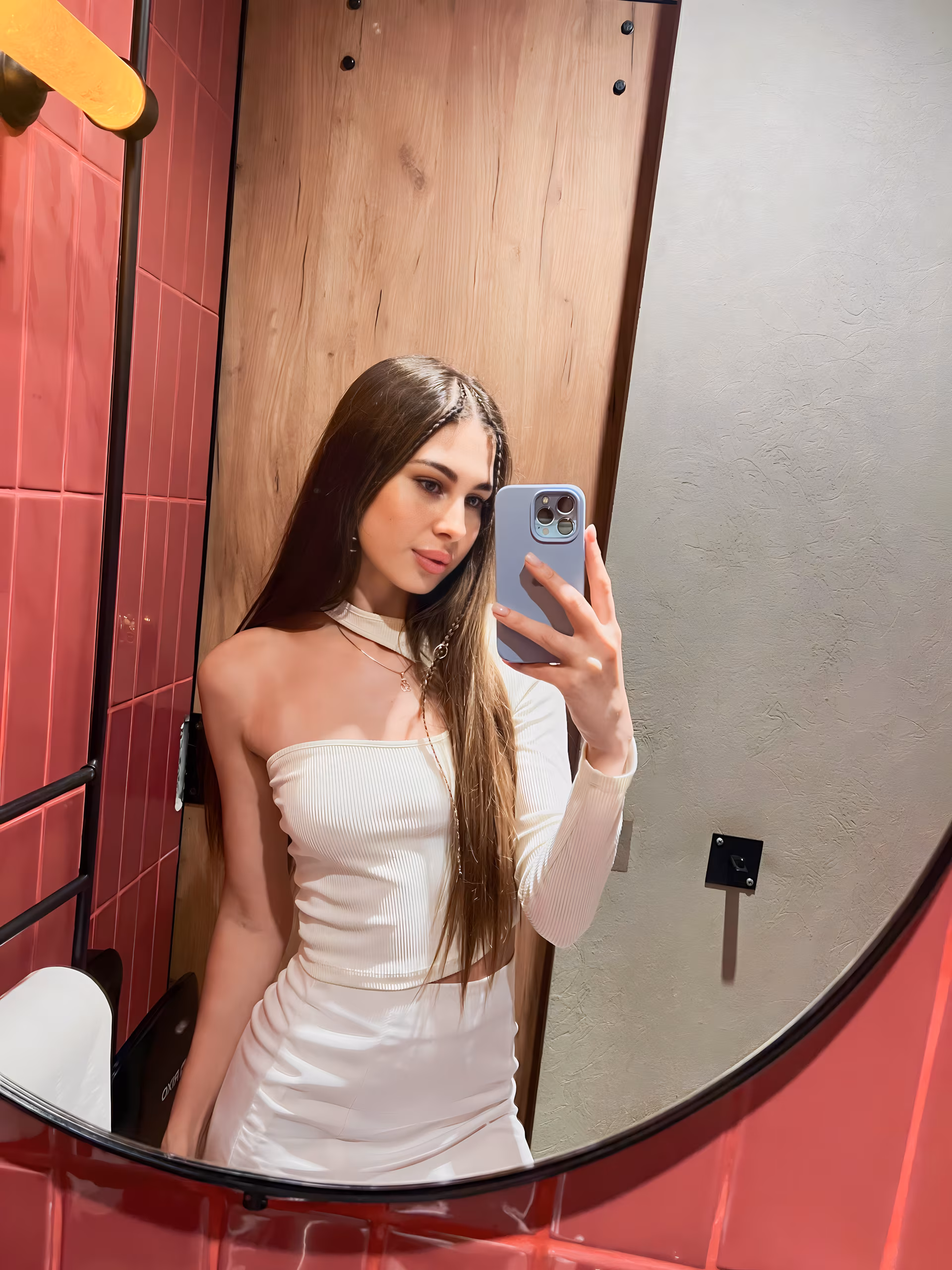 Diana 25 Dnipro  Ukraine Prête à m'investir dans une belle relation de couple