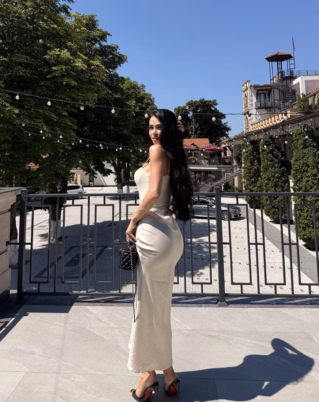 Daniela 24 Bucharest Romania Prête à m investir dans une relation de couple