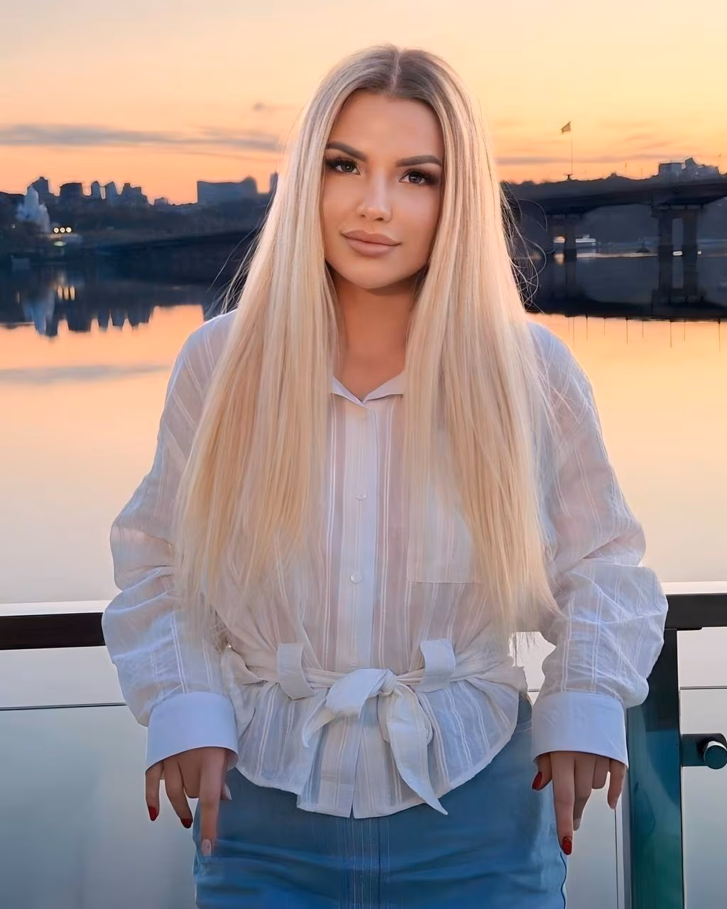 Tatiana 26 Kiev Ukraine Je cherche un homme pour un couple qui a du sens