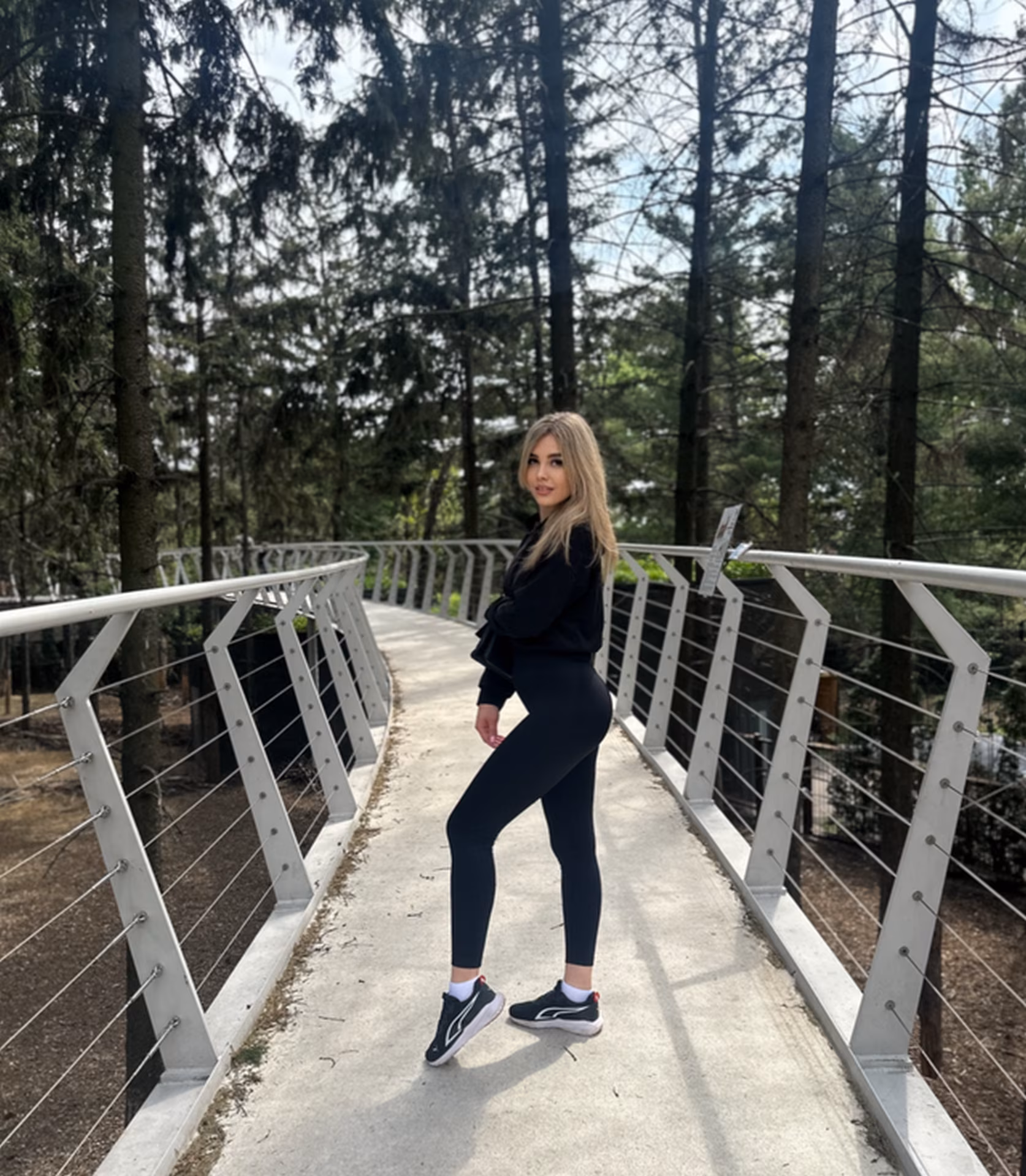 Nata 28 Kiev Ukraine Je cherche un homme pour un couple sincère