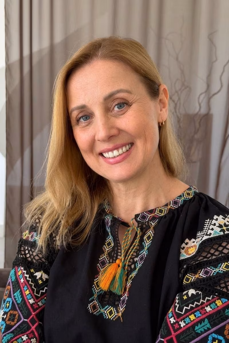 Ulyana 49 Kyiv  Ukraine Je cherche un homme pour un couple sincère