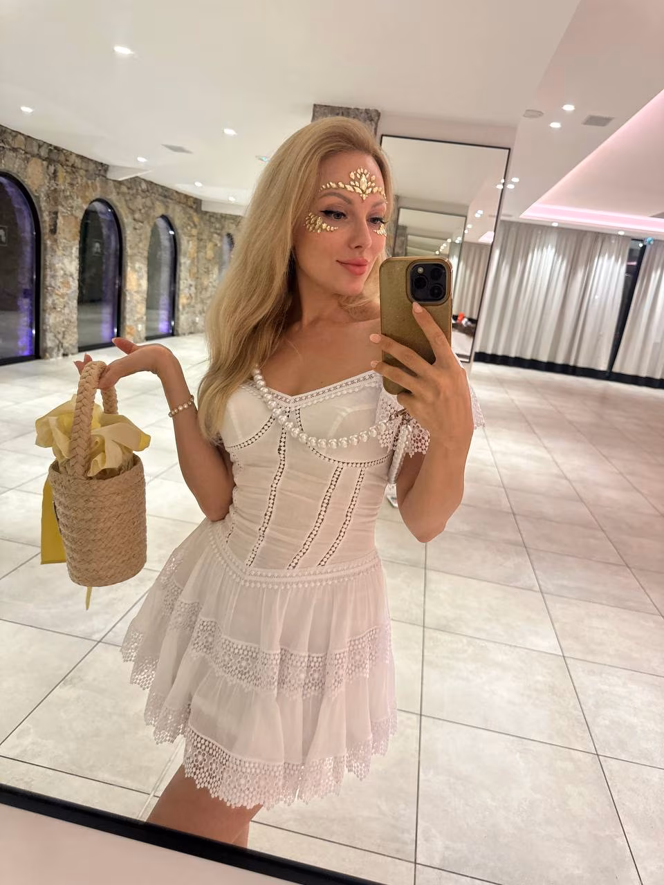 Yulia 40 Cannes France Je cherche un homme pour une relation de couple sérieuse