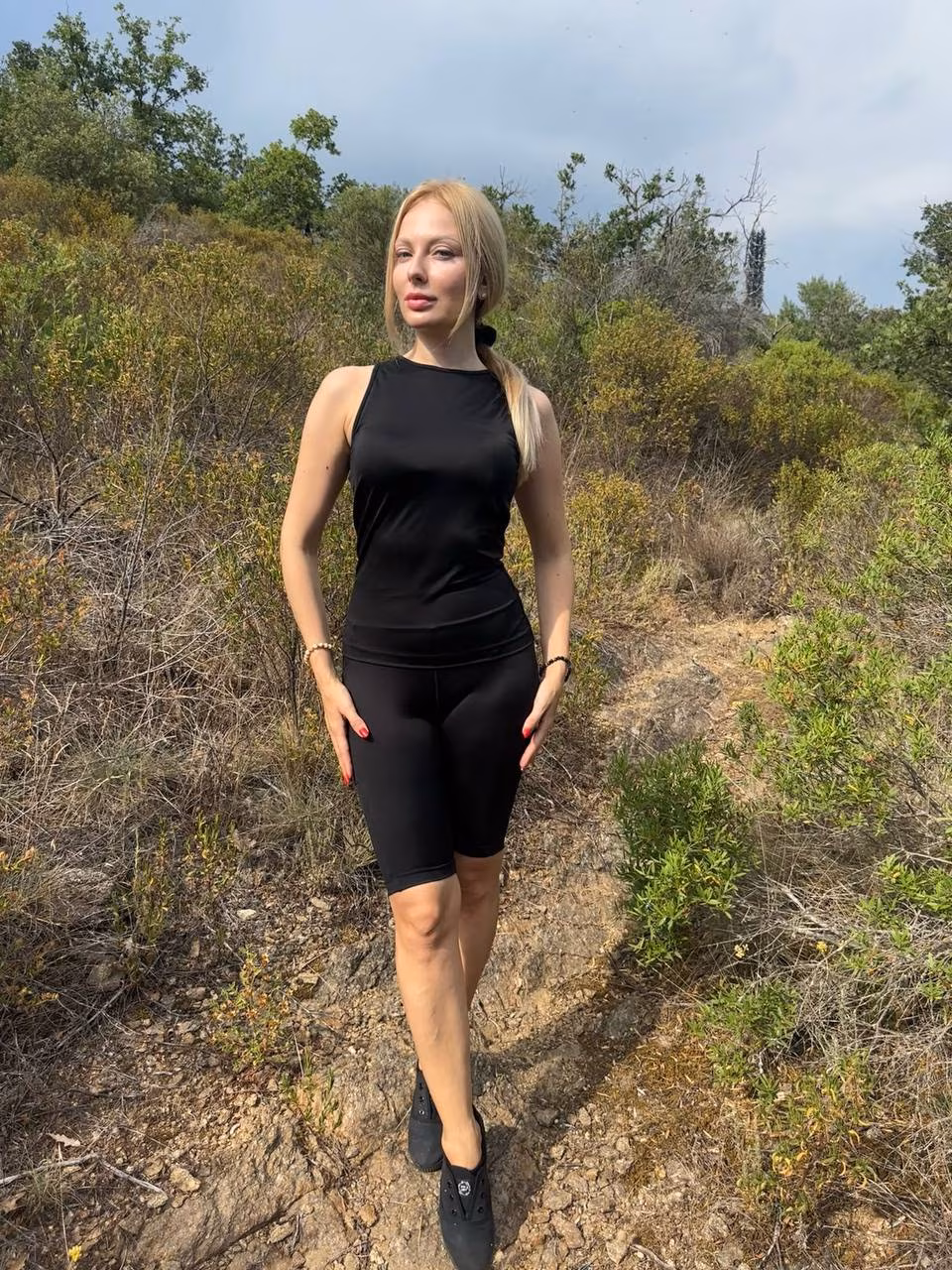Yulia 40 Cannes France Je cherche un homme pour une relation de couple sérieuse