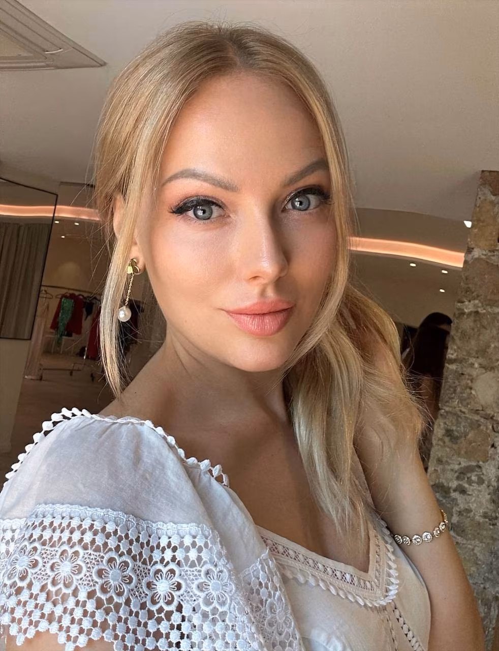 Yulia 40 Cannes France Je cherche un homme pour une relation de couple sérieuse