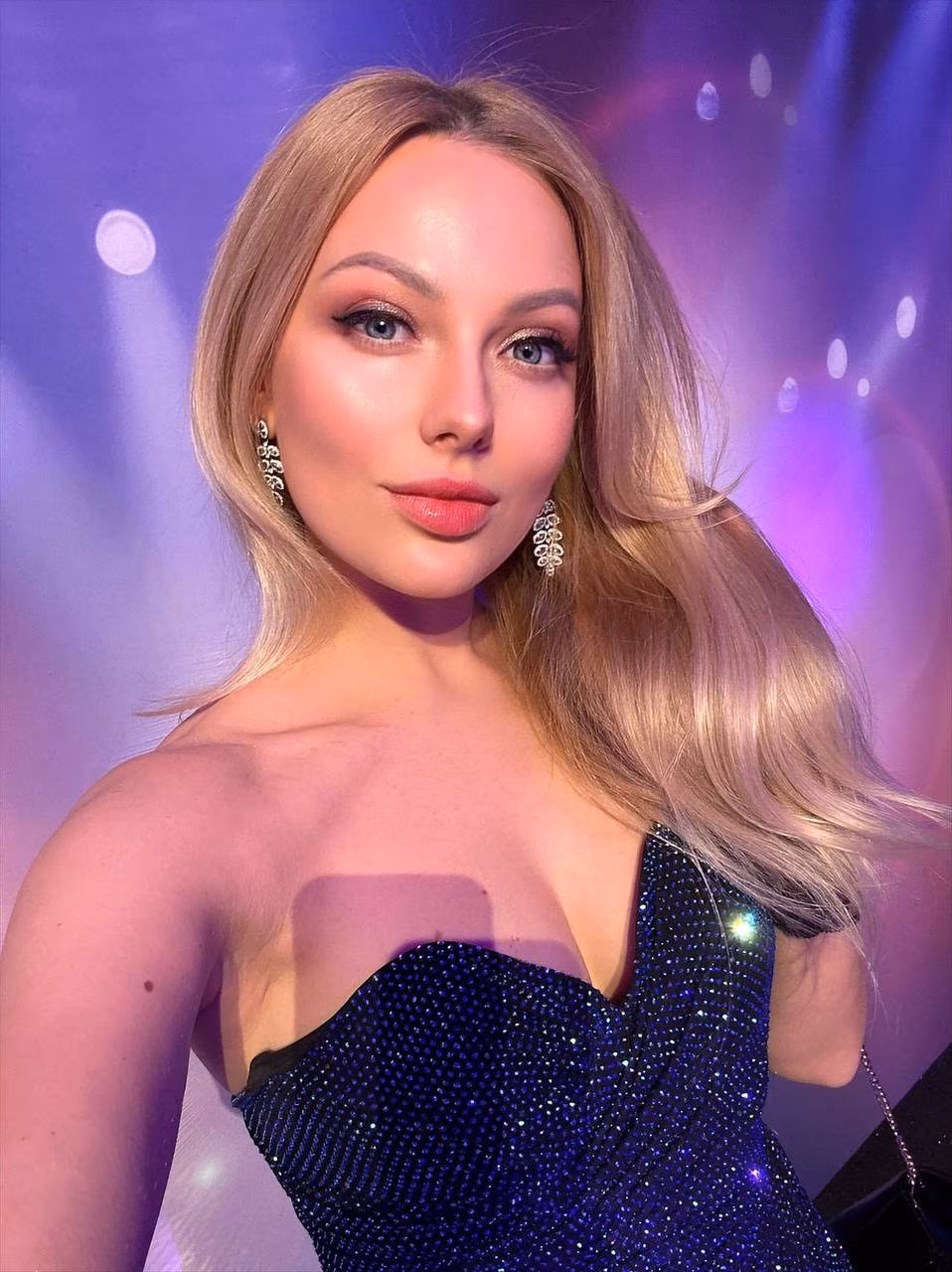 Yulia 40 Cannes France Je cherche un homme pour une relation de couple sérieuse