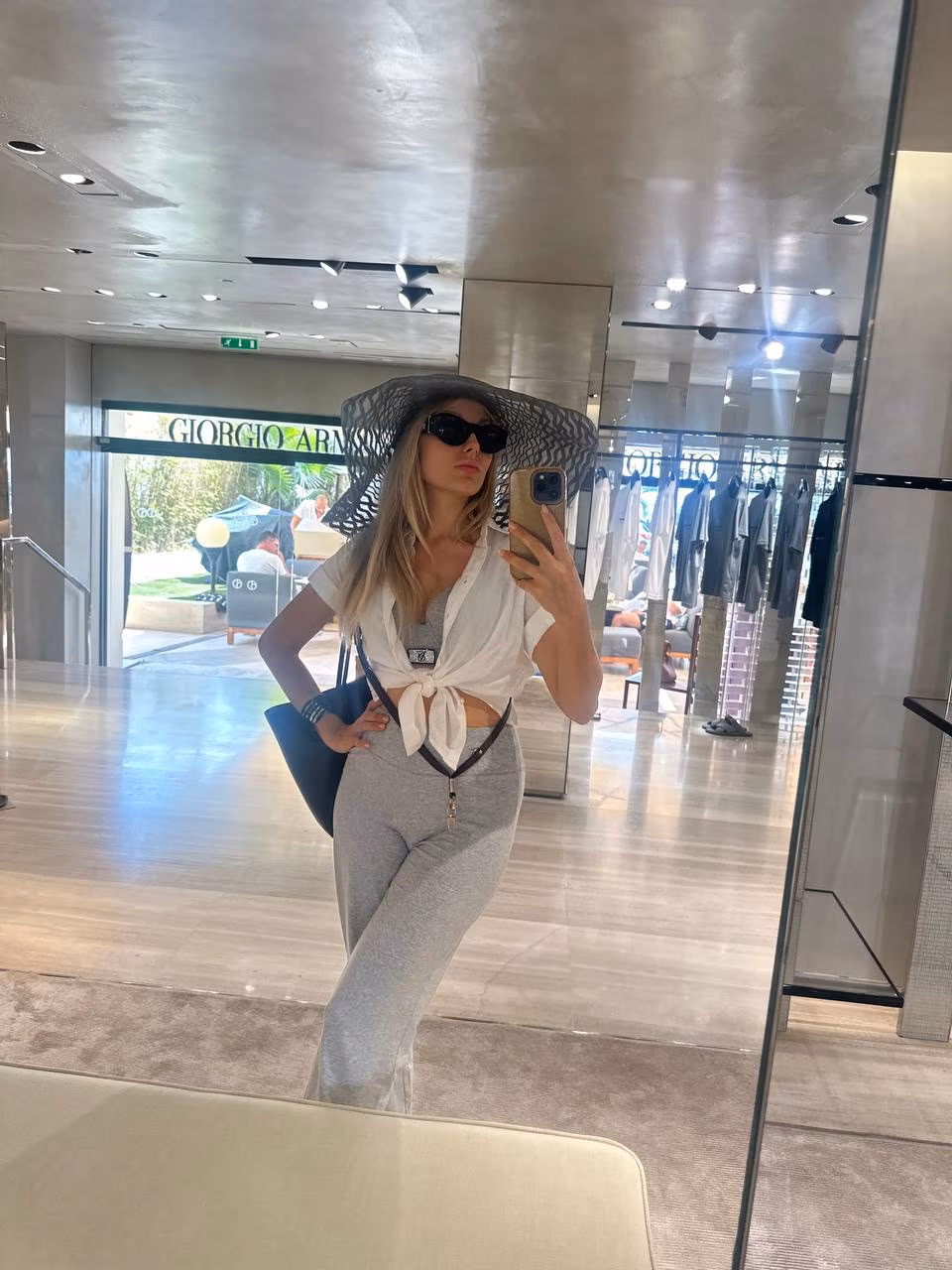 Yulia 40 Cannes France Je cherche un homme pour une relation de couple sérieuse
