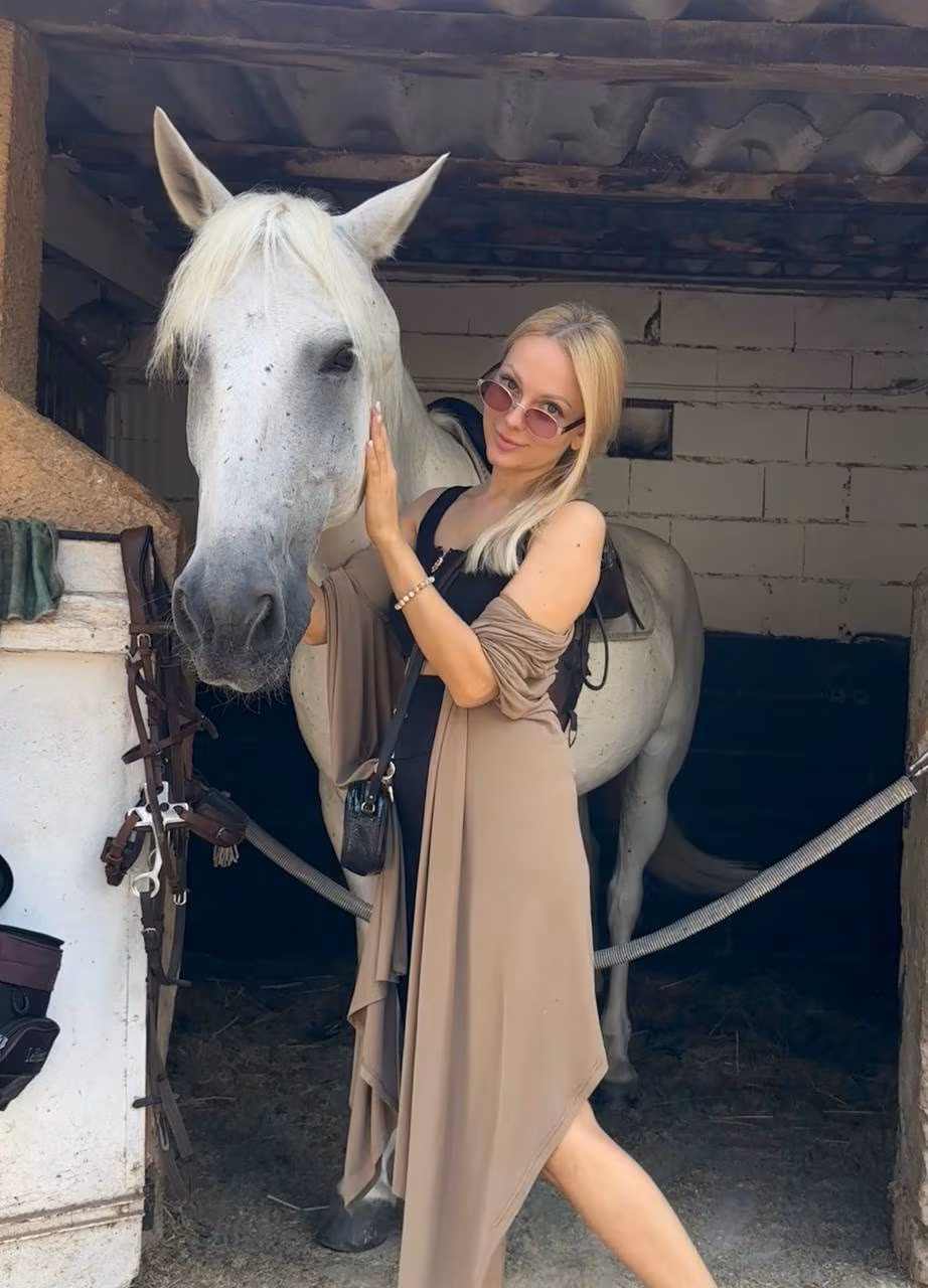 Yulia 40 Cannes France Je cherche un homme pour une relation de couple sérieuse