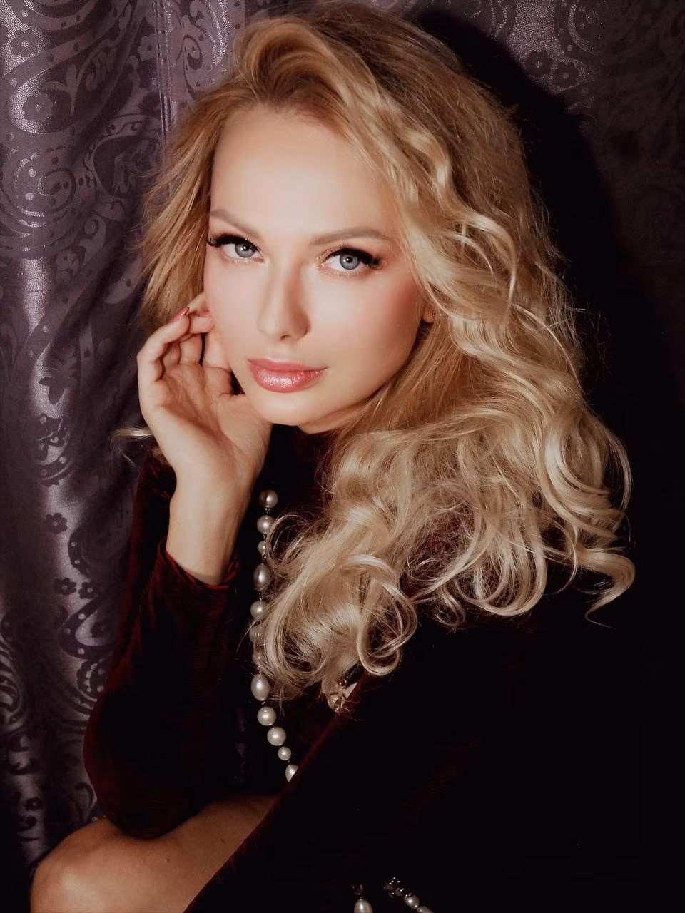 Yulia 40 Cannes France Je cherche un homme pour une relation de couple sérieuse