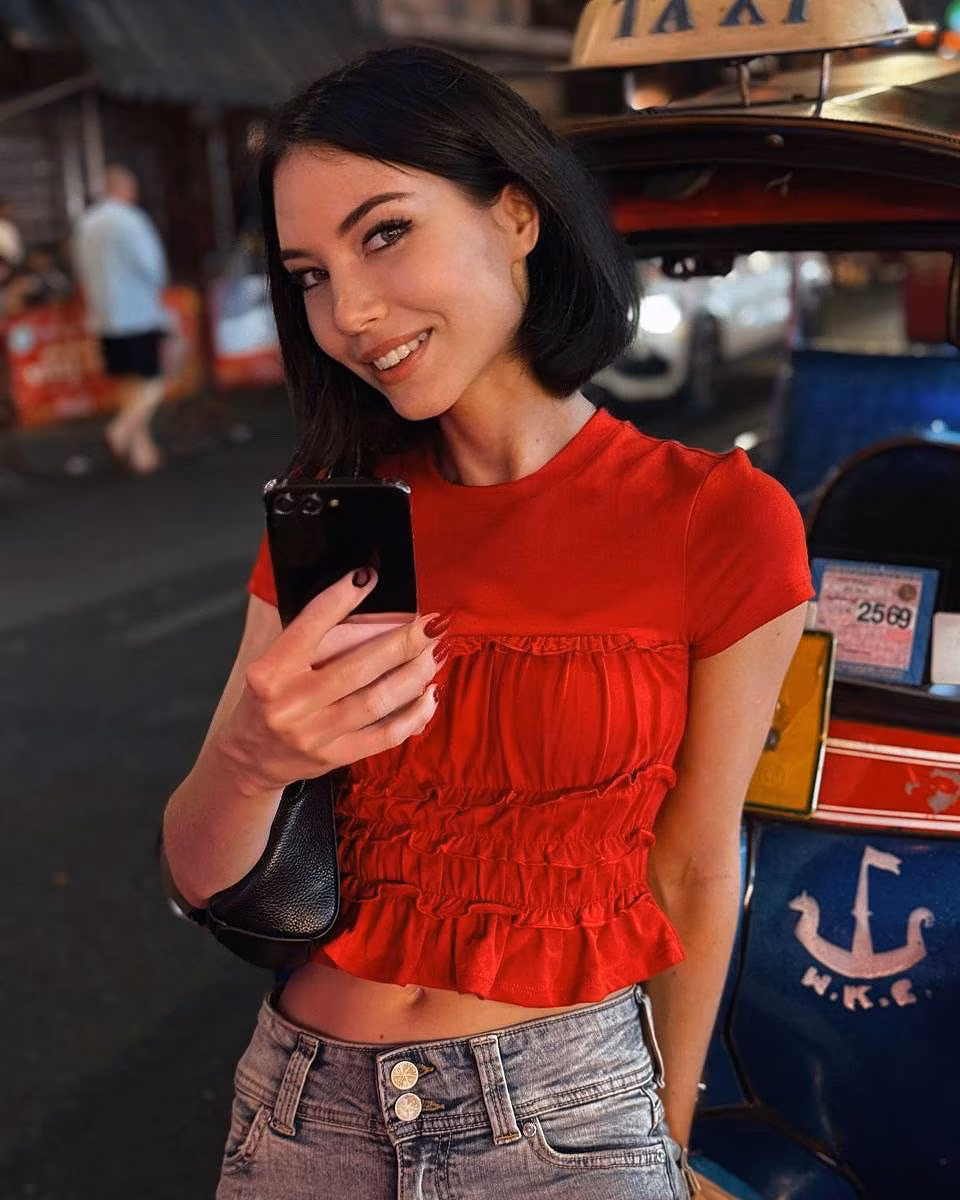 Yulia 30 Wrocław  Poland Je suis prête à aimer et être aimée en couple