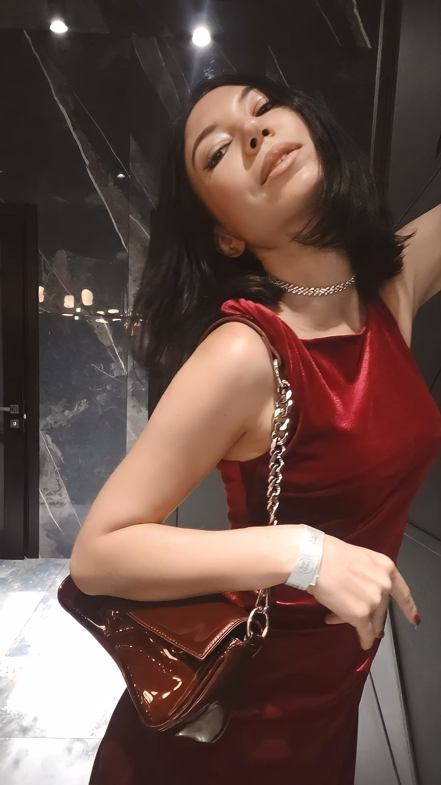 Yulia 30 Wrocław  Poland Je suis prête à aimer et être aimée en couple