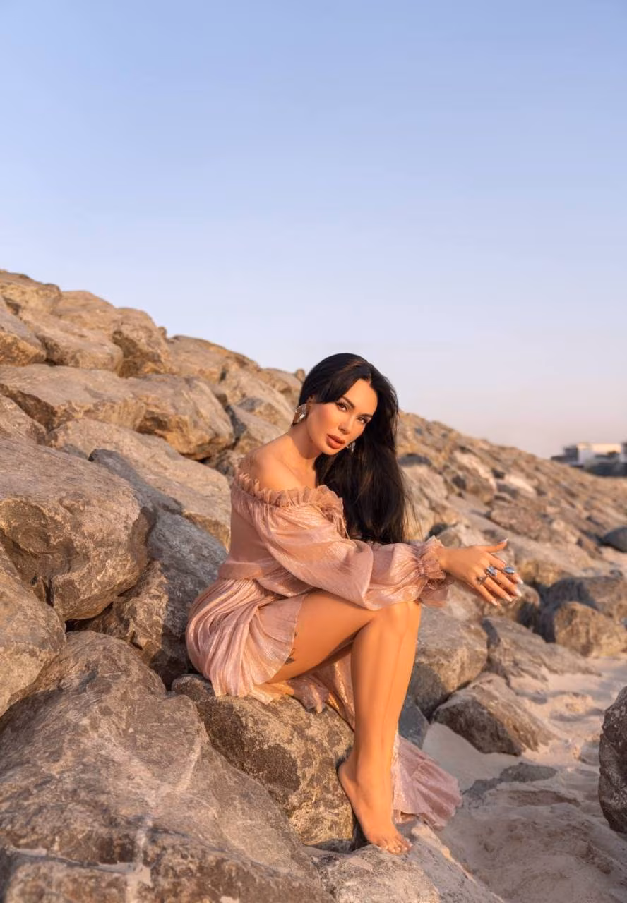 Maryna 41 Cherkasy, Dubai Ukraine Je veux un couple où l on se soutient mutuellement