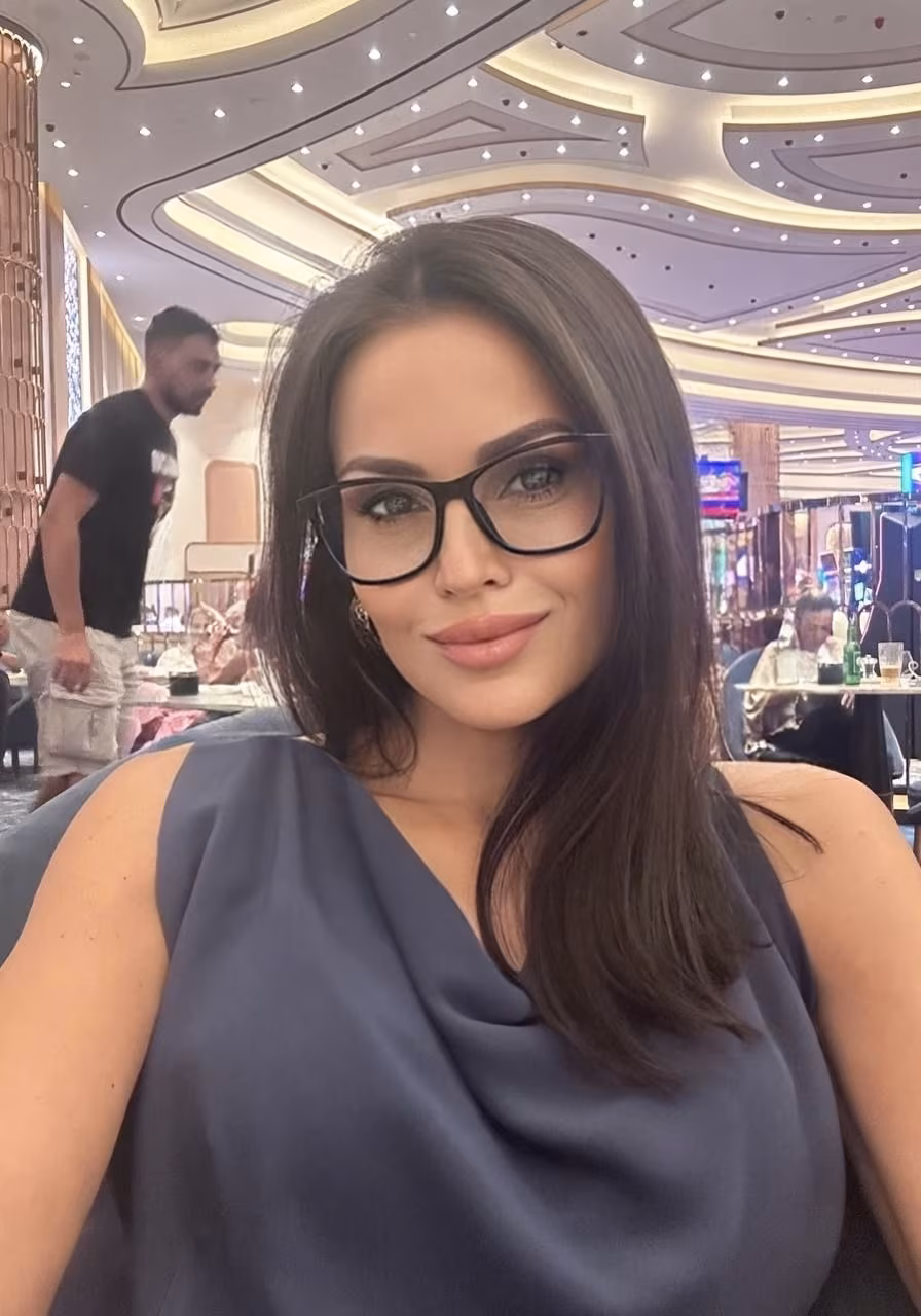 Olena 43 Cyprus/New York Cyprus Je veux une relation qui devienne un vrai couple