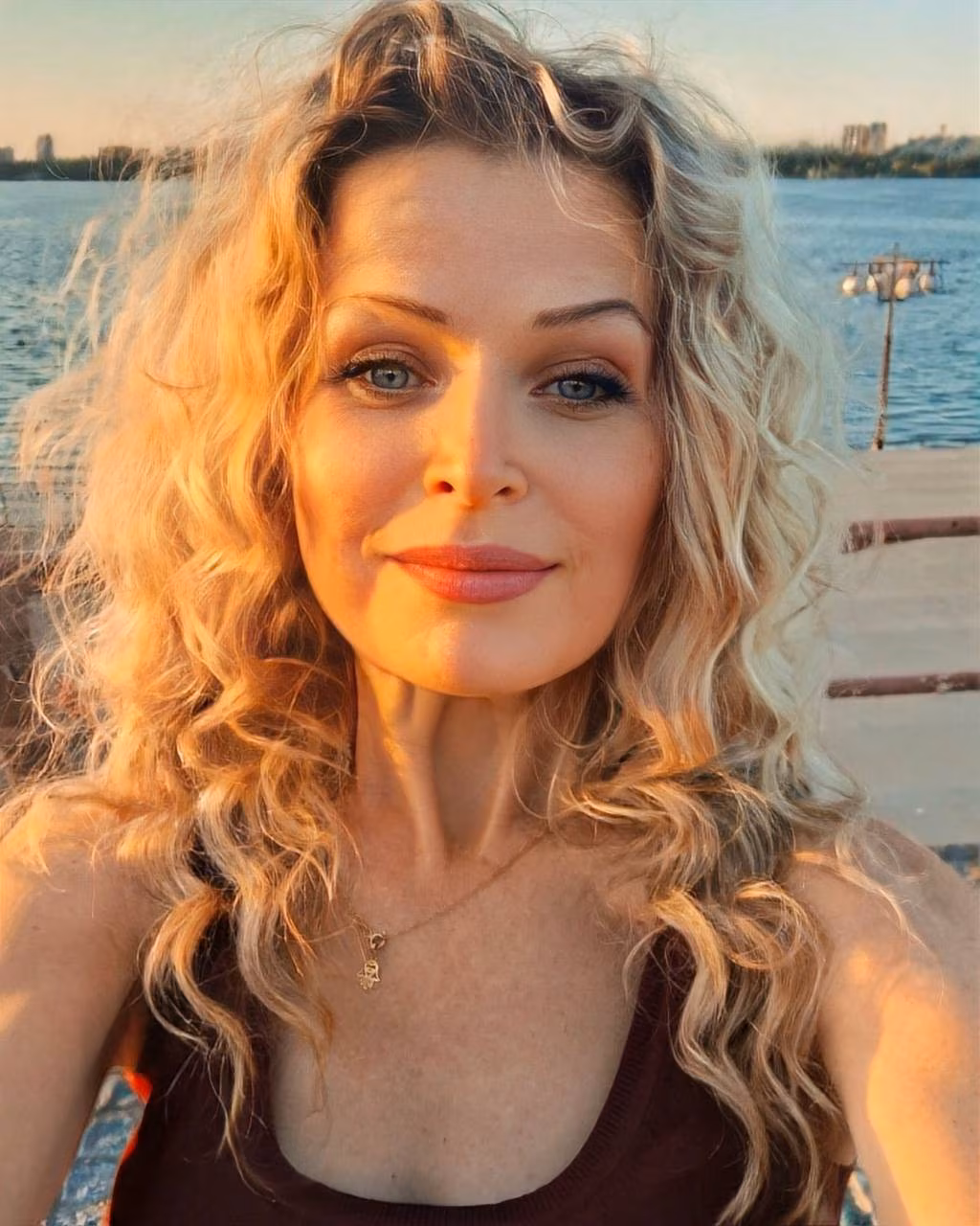 Irina 57 Dnipro  Ukraine Cherche un homme pour former une belle équipe