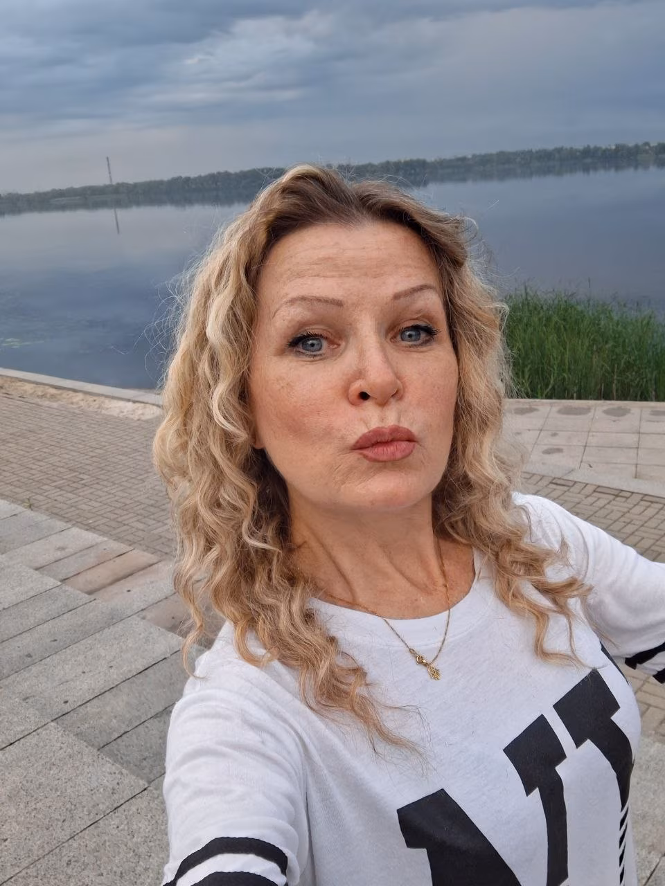 Irina 57 Dnipro  Ukraine Cherche un homme pour former une belle équipe