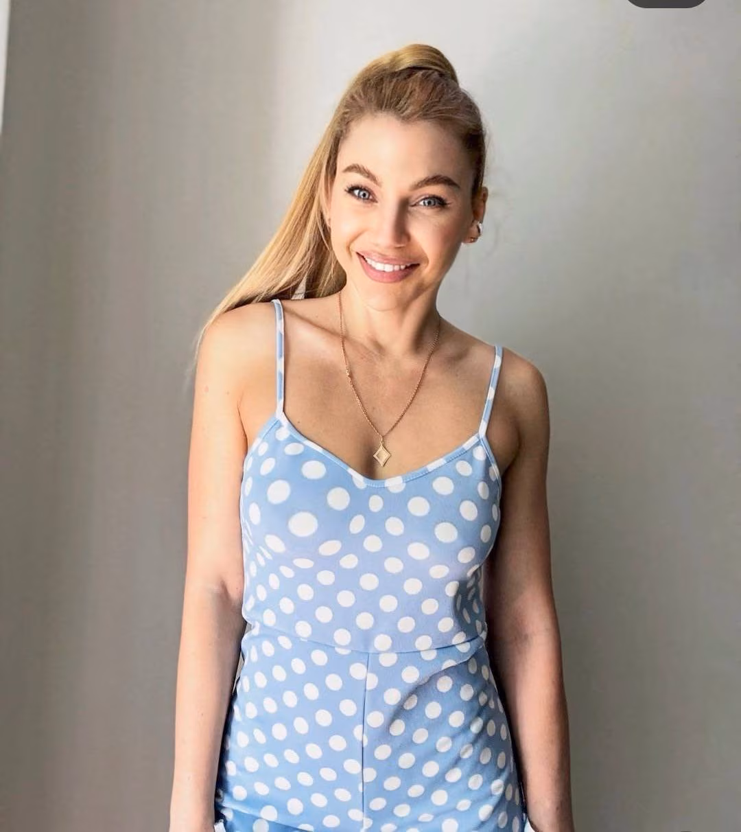 Alena 36 Kharkiv Ukraine Cherche un homme pour une relation de couple épanouie