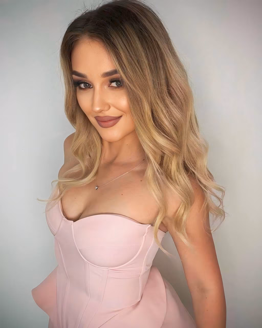 Myroslava 29 Uzhhorod Ukraine Cherche un homme pour une relation de couple épanouie
