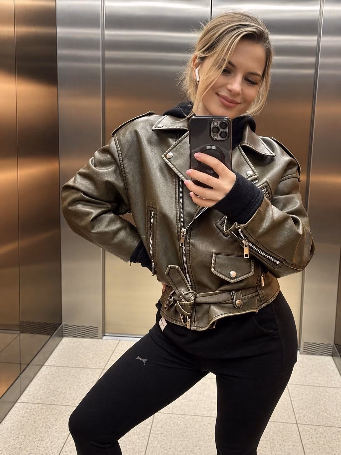 Yulia 46 Weil am Rhein  Germany Cherche un partenaire pour un couple authentique