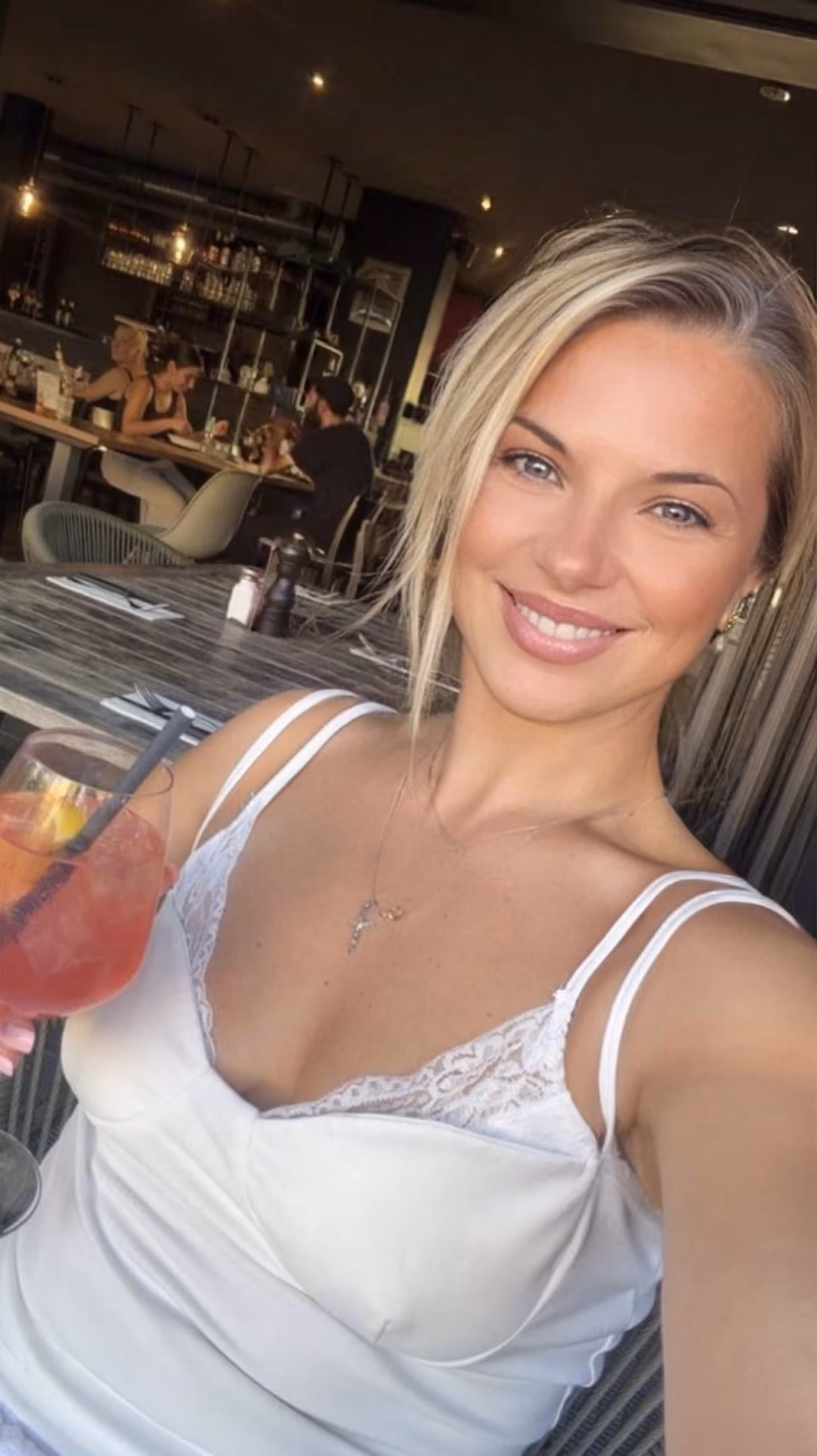 Yulia 46 Weil am Rhein  Germany Cherche un partenaire pour un couple authentique
