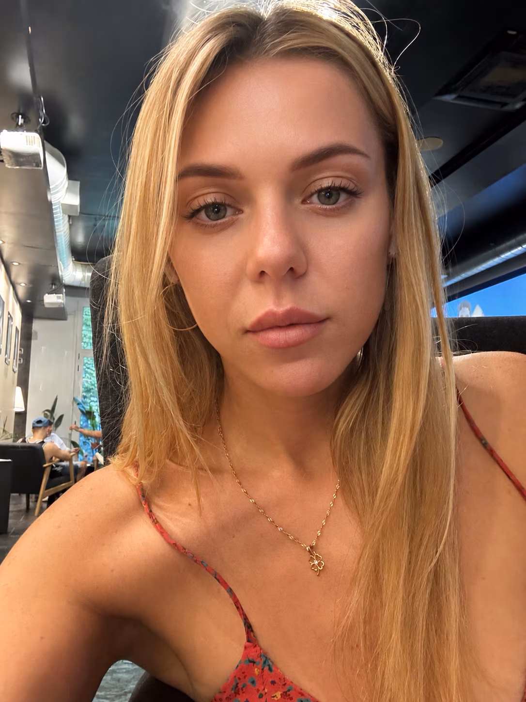 Galina 36 Kyiv   Ukraine Cherche un partenaire pour un couple authentique