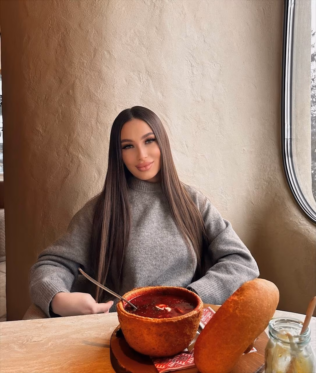 Diana 21 Kyiv Ukraine Je cherche un homme pour un couple qui a du sens