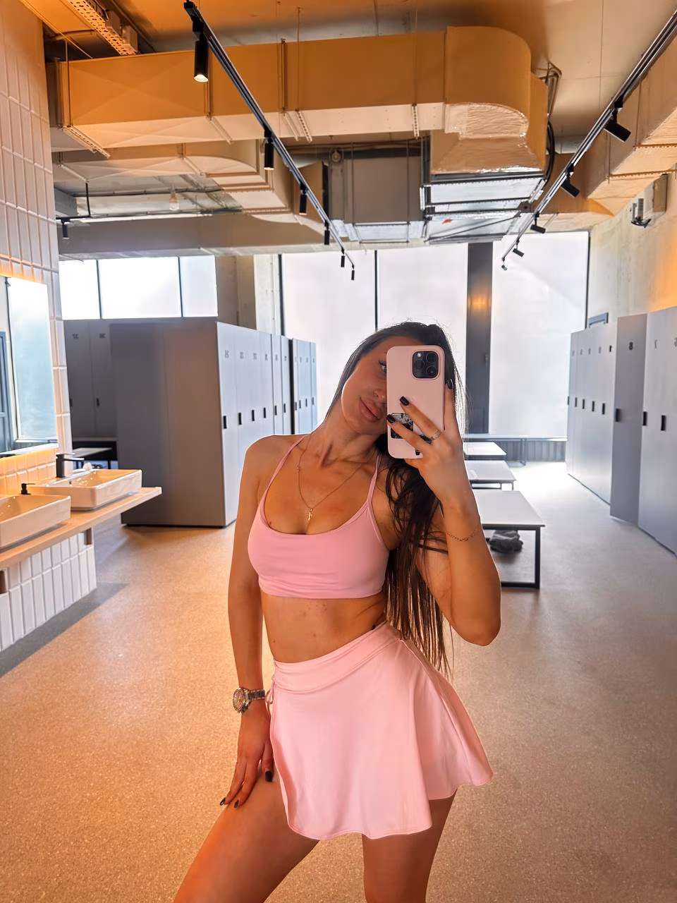 Diana 21 Kyiv Ukraine Je cherche un homme pour un couple qui a du sens