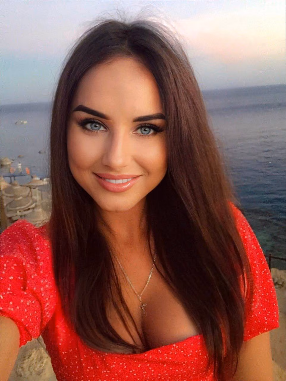 Oksana 31 Frankfurt am Main Germany Je cherche un homme pour un couple épanouissant