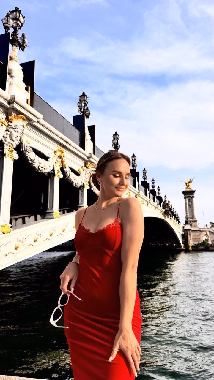 Oksana 31 Frankfurt am Main Germany Je cherche un homme pour un couple épanouissant