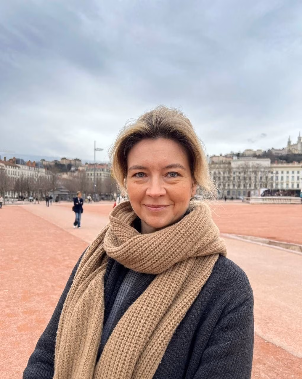 Yulia 51 Grenoble France Je veux un couple avec des projets et des rêves