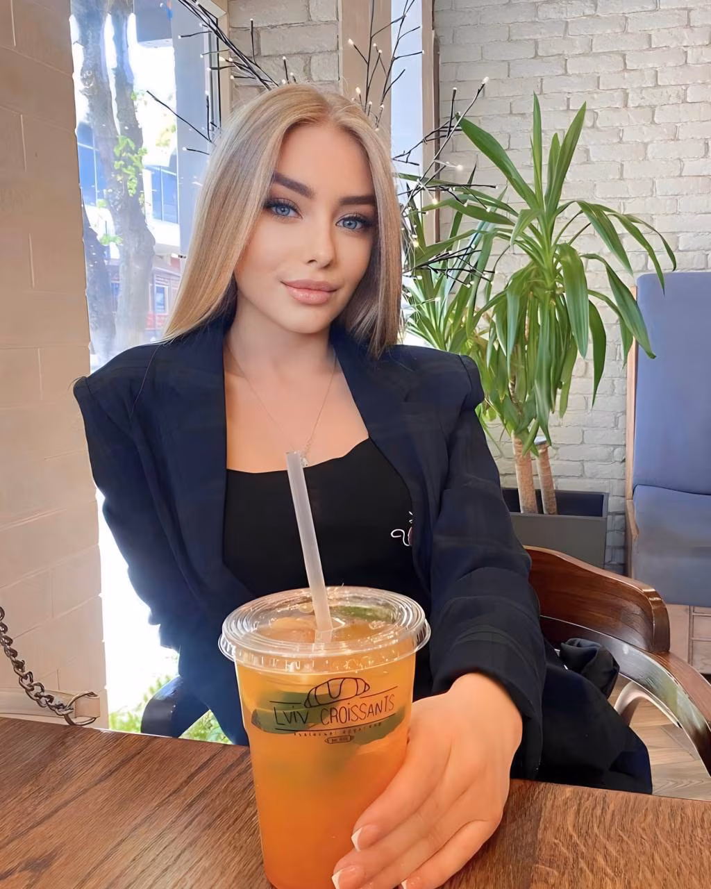 Olha 22 Kyiv Ukraine Je veux un couple basé sur la confiance