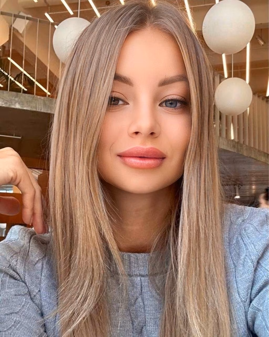 Anna 35 Ivano-Frankivsk Ukraine Je veux un couple où l on se soutient mutuellement