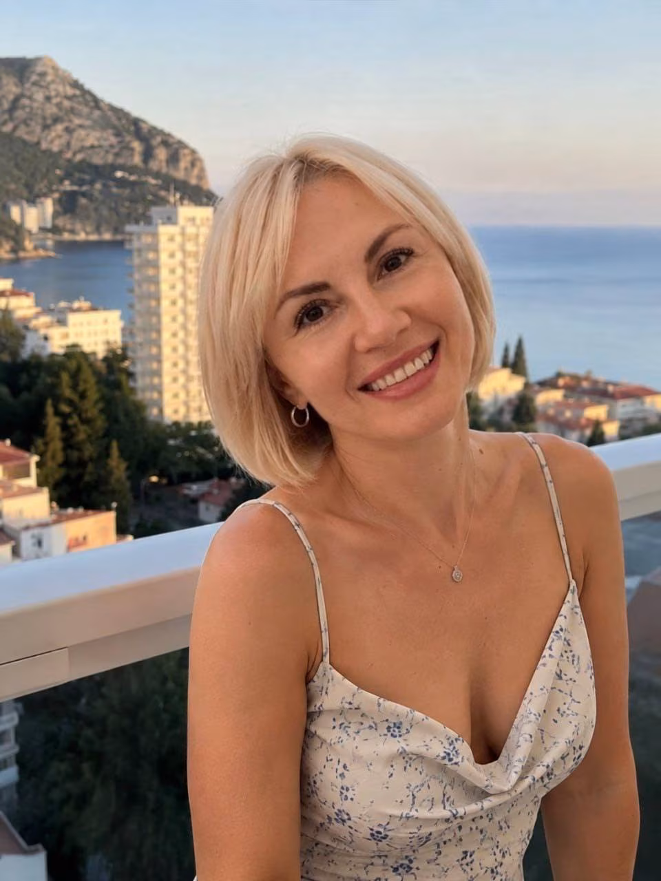 Julia 49 Kyiv Ukraine Je veux un homme pour construire un couple solide