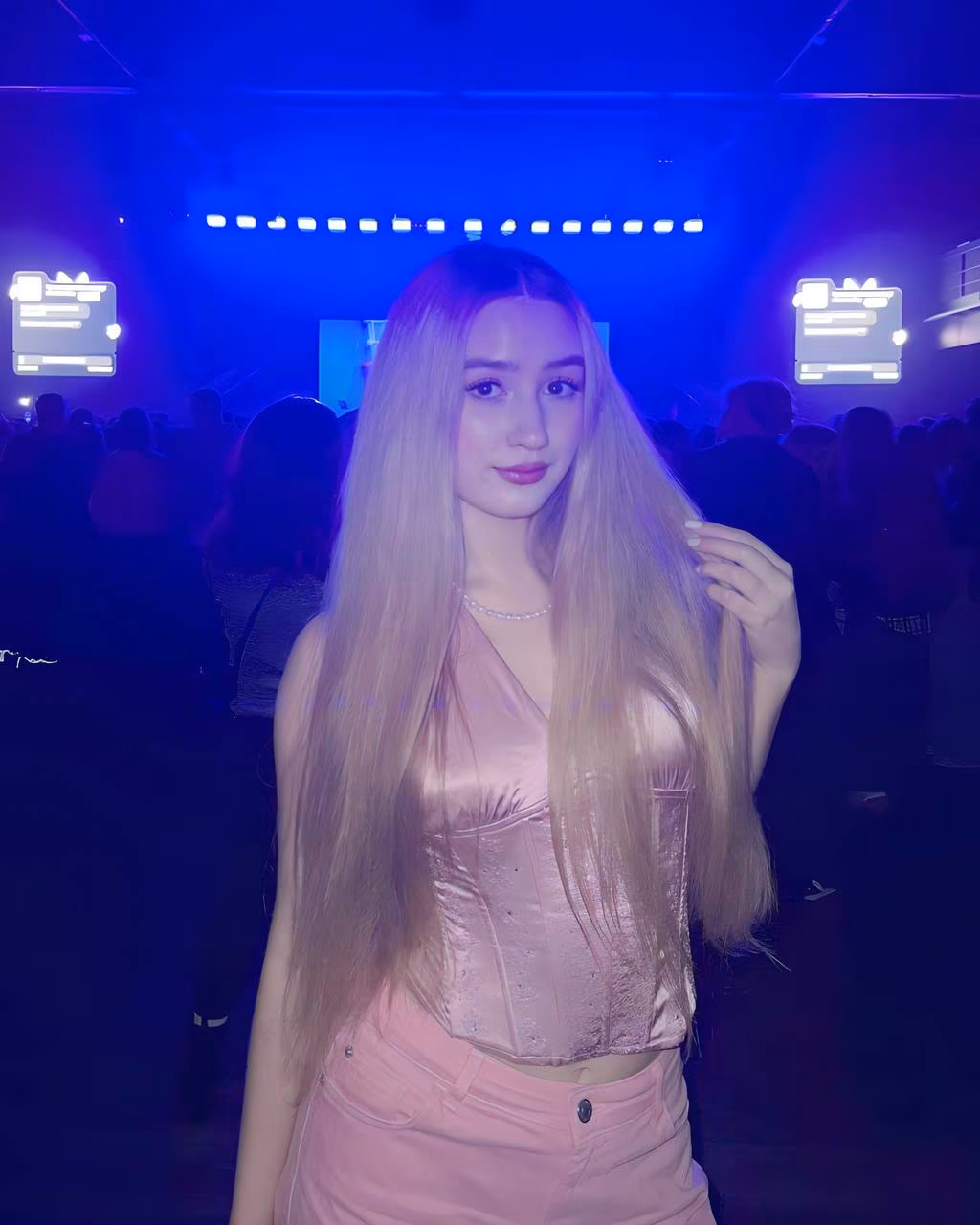 Alisa 18 Kiev Ukraine Je veux vivre une aventure de couple